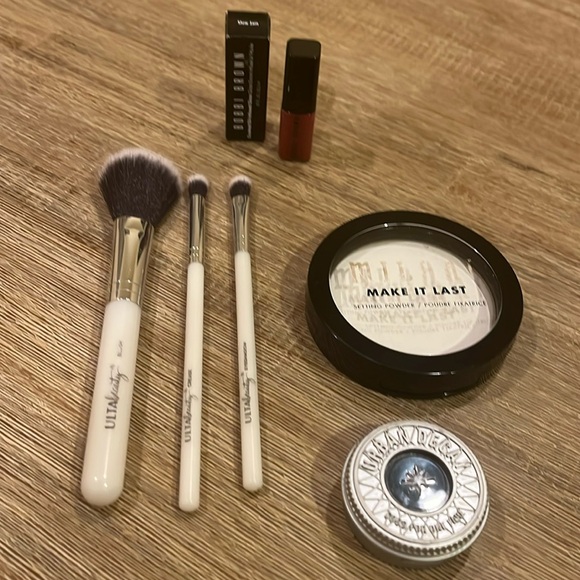 Makeup Bundle - Picture 1 of 12